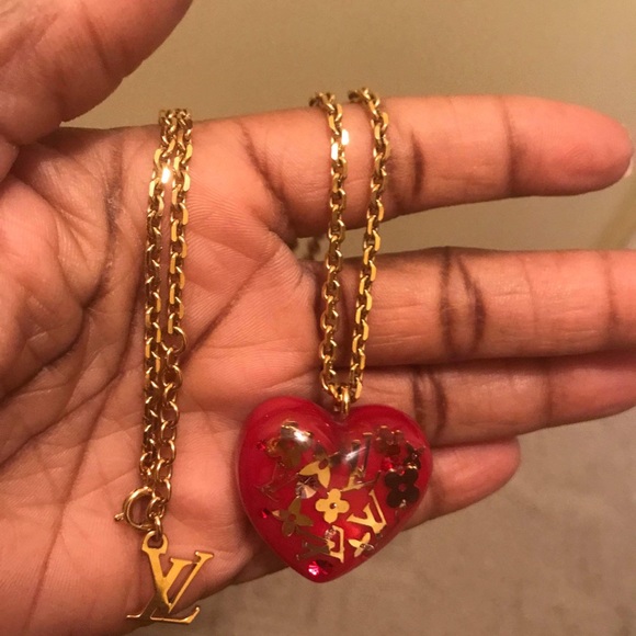 💕💯 Auth LV Red Heart Inclusion Necklace💕 - Picture 5 of 8